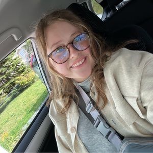 Meet your Posher, Lauren